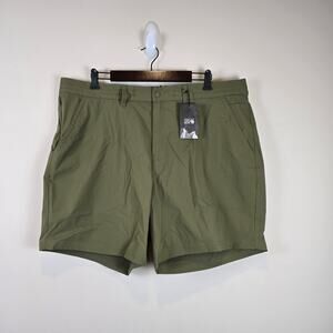Mountain Hardwear Traxion Short Size 42" x 7" Inseam Combat Green Hiking Camping